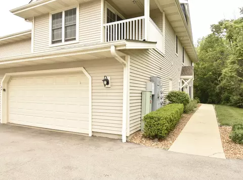 6200 Walnut #64, Cudahy, WI 53110
