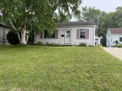 2815 E Whittaker, Saint Francis, WI 53235