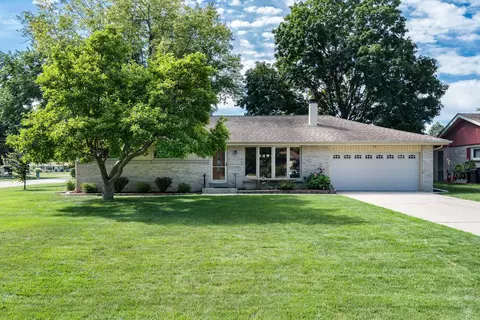 3001 W Vogel, Greenfield, WI 53221
