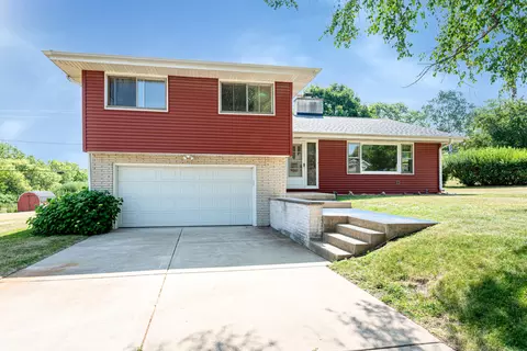 w228s2180 Hillside, Waukesha, WI 53186
