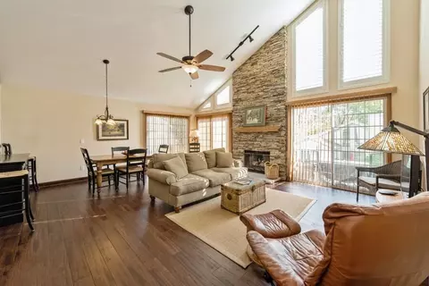 1725 Cottage #7-33, Geneva, WI 53147