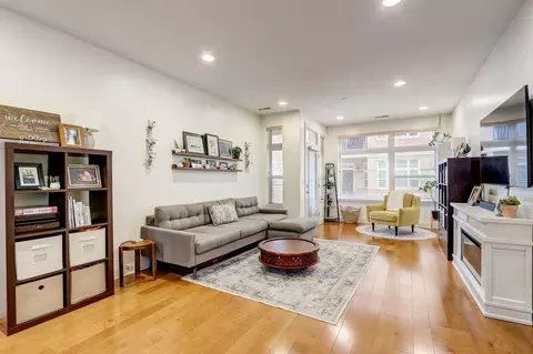 1905 N Water #106, Milwaukee, WI 53202