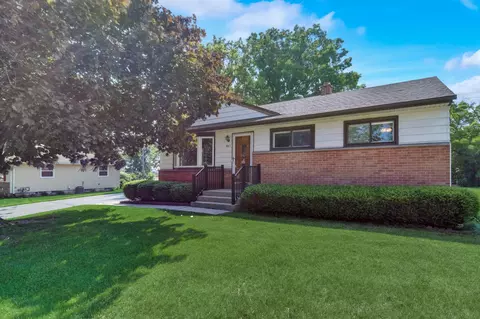 945 Meadow Vw, Mukwonago, WI 53149