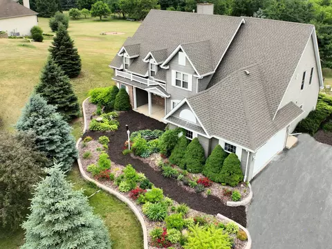 8636 Fieldstone, Burlington, WI 53105