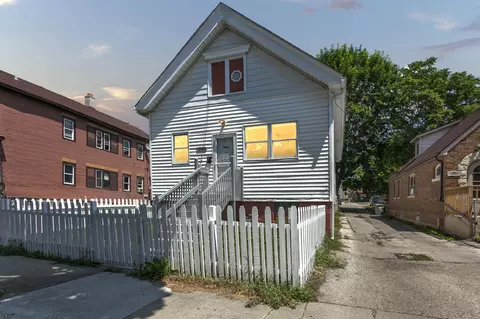 1560 S 9th, Milwaukee, WI 53204