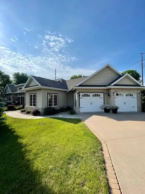919 Charles, Onalaska, WI 54650