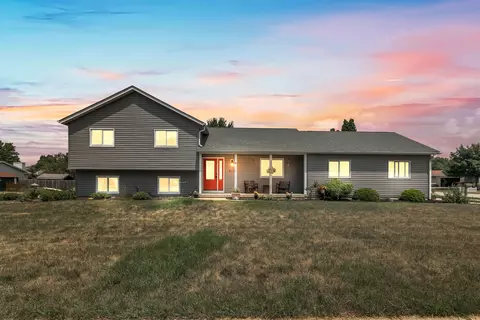 802 Rohda, Waterford, WI 53185