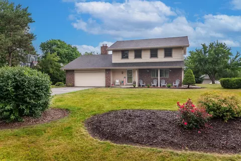w273n4182 Hickory Grv, Pewaukee, WI 53072