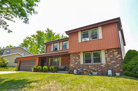6925 S Juniper #6927, Oak Creek, WI 53154