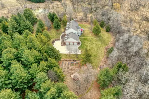 647 Mccarthy, Erin, WI 53027