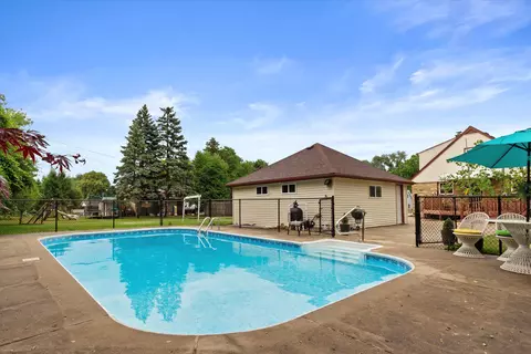 2106 W Alvina, Milwaukee, WI 53221