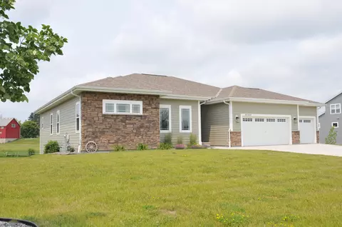 s88w18108 Edgewater Hts, Muskego, WI 53150