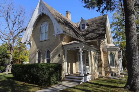 w61n352 Washington #N61W358, Cedarburg, WI 53012