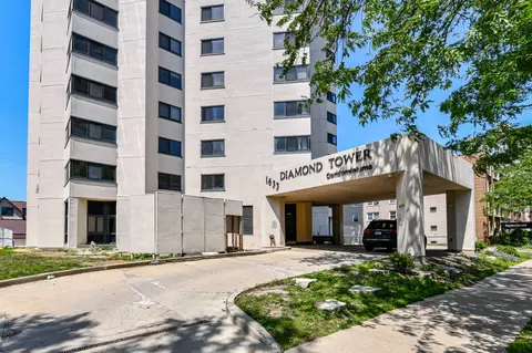 1633 N Prospect #4F, Milwaukee, WI 53202