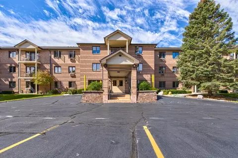 530 N Silverbrook #319, West Bend, WI 53090