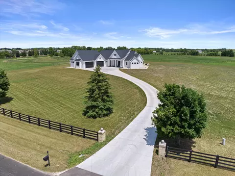 3290 N Canterbury, Summit, WI 53066