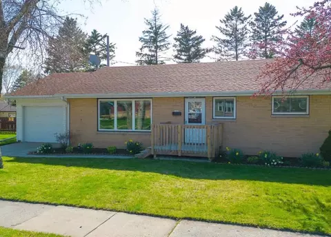 1438 N 10th, Manitowoc, WI 54220
