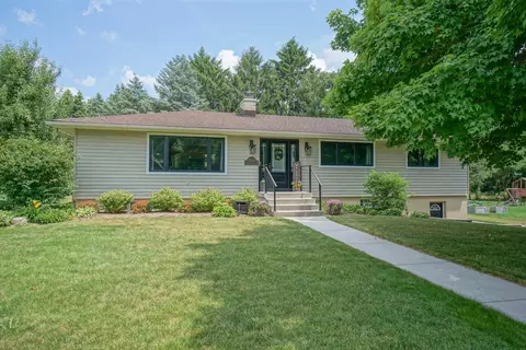 3344 Silver Cir, Summit, WI 53066