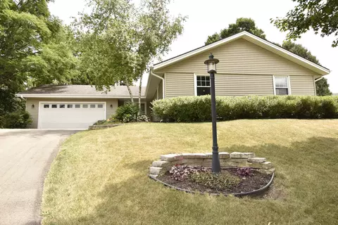 2303 Oxbridge, Waukesha, WI 53188