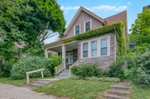 3046 N Oakland, Milwaukee, WI 53211