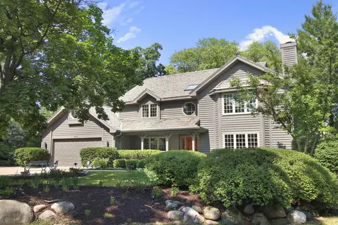 727 Timber Rdg, Fontana, WI 53125