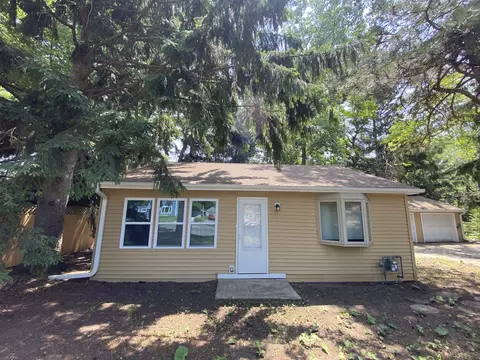 10405 W Manor Park, West Allis, WI 53227