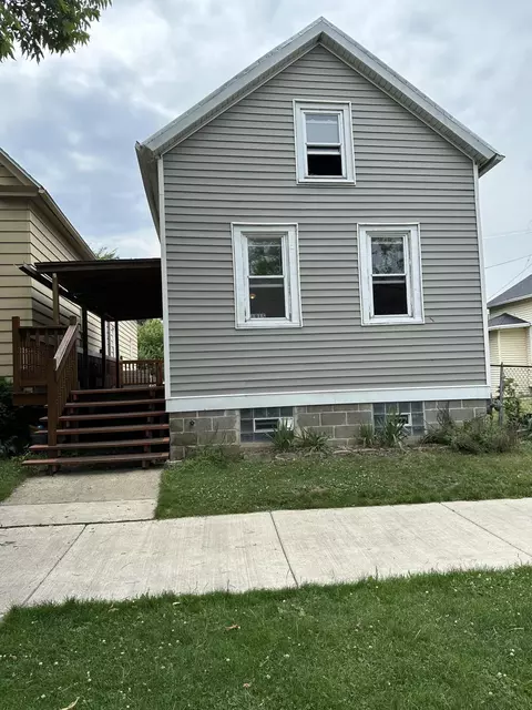 1915 S 12th, Milwaukee, WI 53204