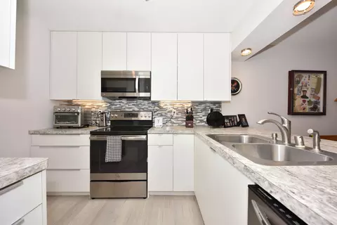 n110w16936 Ashbury #8, Germantown, WI 53022