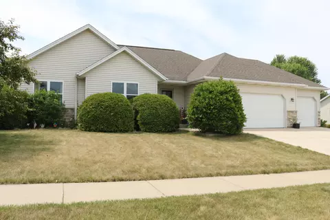 335 N Mtn, Mayville, WI 53050