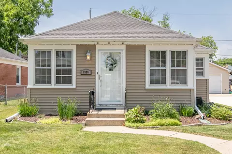 1926 Quincy, Racine, WI 53403
