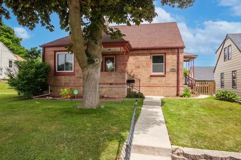 1736 Minnesota, South Milwaukee, WI 53172