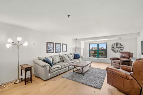 270 E Highland #1034, Milwaukee, WI 53202