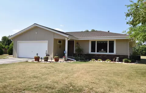 411 Karin, North Prairie, WI 53153