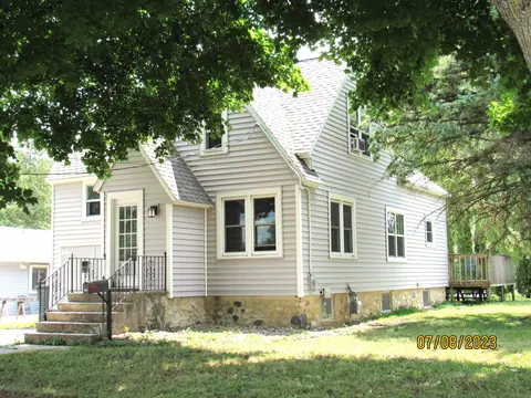524 E Water, Lake Mills, WI 53551