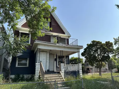 2204 W Clarke #2206, Milwaukee, WI 53206