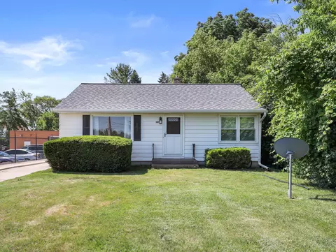3825 W Calumet, Milwaukee, WI 53209