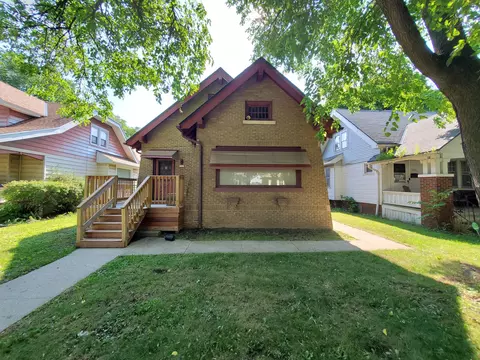 2930 N 39th, Milwaukee, WI 53210