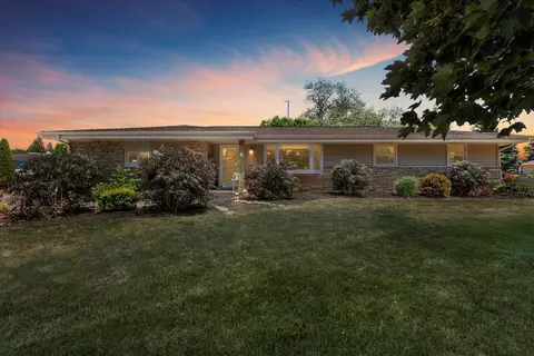 w165n9476 Lexington, Menomonee Falls, WI 53051