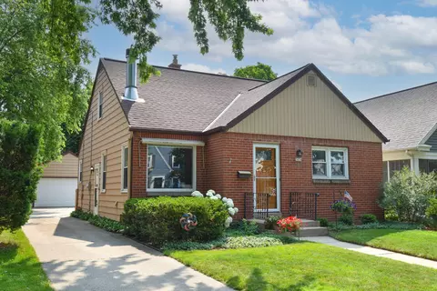 5070 N Idlewild, Whitefish Bay, WI 53217