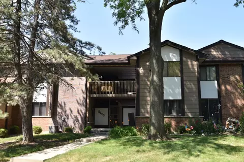 8605 N Servite #203, Milwaukee, WI 53223