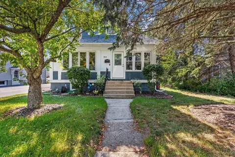 824 S Silver Lk, Oconomowoc, WI 53066