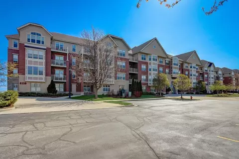 4110 S Lk #238, Saint Francis, WI 53235