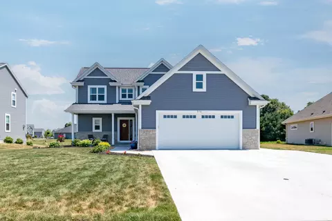 516 Spur, Slinger, WI 53086