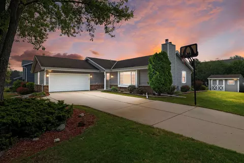 3139 W Thorncrest, Franklin, WI 53132