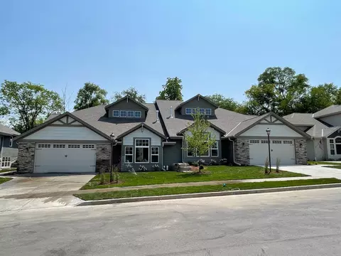 3605 Hawthorn Hl #1, Waukesha, WI 53188