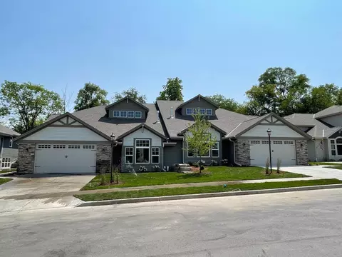 3605 Hawthorn Hl #1, Waukesha, WI 53189