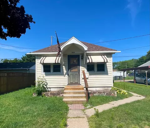 2037 Charles, La Crosse, WI 54603