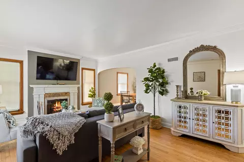 4707 W Keefe #4709, Milwaukee, WI 53216