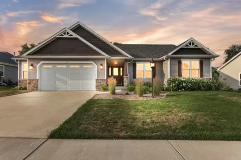 271 Silver Lk, Oconomowoc, WI 53066