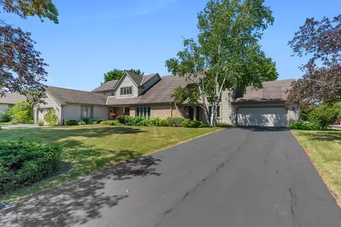 10719 N De La Warr #26, Mequon, WI 53092